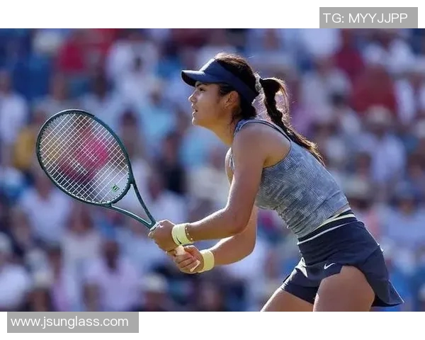 带发卡的足球球星们如何通过独特发型打造个人风格与赛场魅力