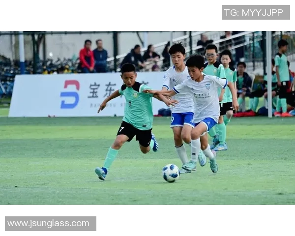 探索足球星球的奥秘:揭秘足球的起源与未来发展之路 探索足球星球的奥秘:揭秘足球的起源与未来发展之路