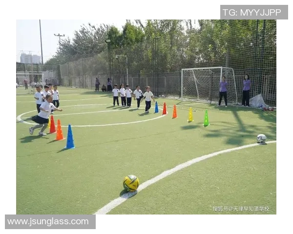 足球ATW球星风采展现：从绿茵场到全球舞台的璀璨足迹