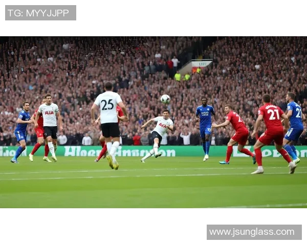 以足球球星明信片记录绿茵传奇与激情瞬间的独特收藏魅力