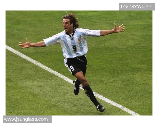 足球历史人气球星排行榜揭秘谁才是最受欢迎的足球传奇人物 足球历史人气球星排行榜揭秘谁才是最受欢迎的足球传奇人物