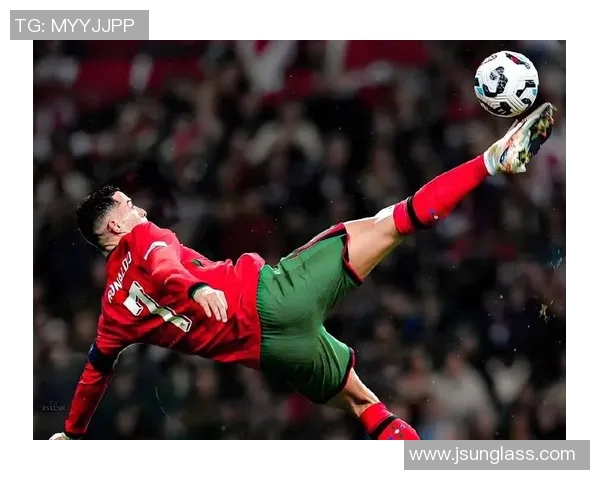 足球巨星与球星的辉煌历程与成就探索：从传奇到新星的崛起与影响