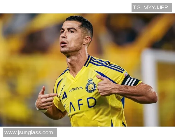 全球足球巨星风采展示:从梅西到C罗,足坛传奇的巅峰瞬间 全球足球巨星风采展示:从梅西到C罗,足坛传奇的巅峰瞬间