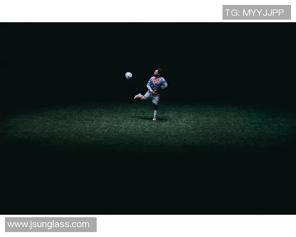 近期足球星脚下新宠 多款最新足球鞋亮相赛场引领潮流风尚 近期足球星脚下新宠 多款最新足球鞋亮相赛场引领潮流风尚